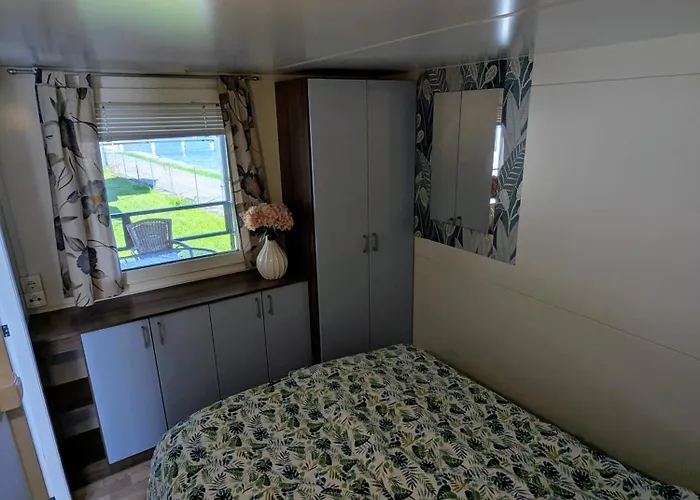 Adria Lido Di , Direct On & Town